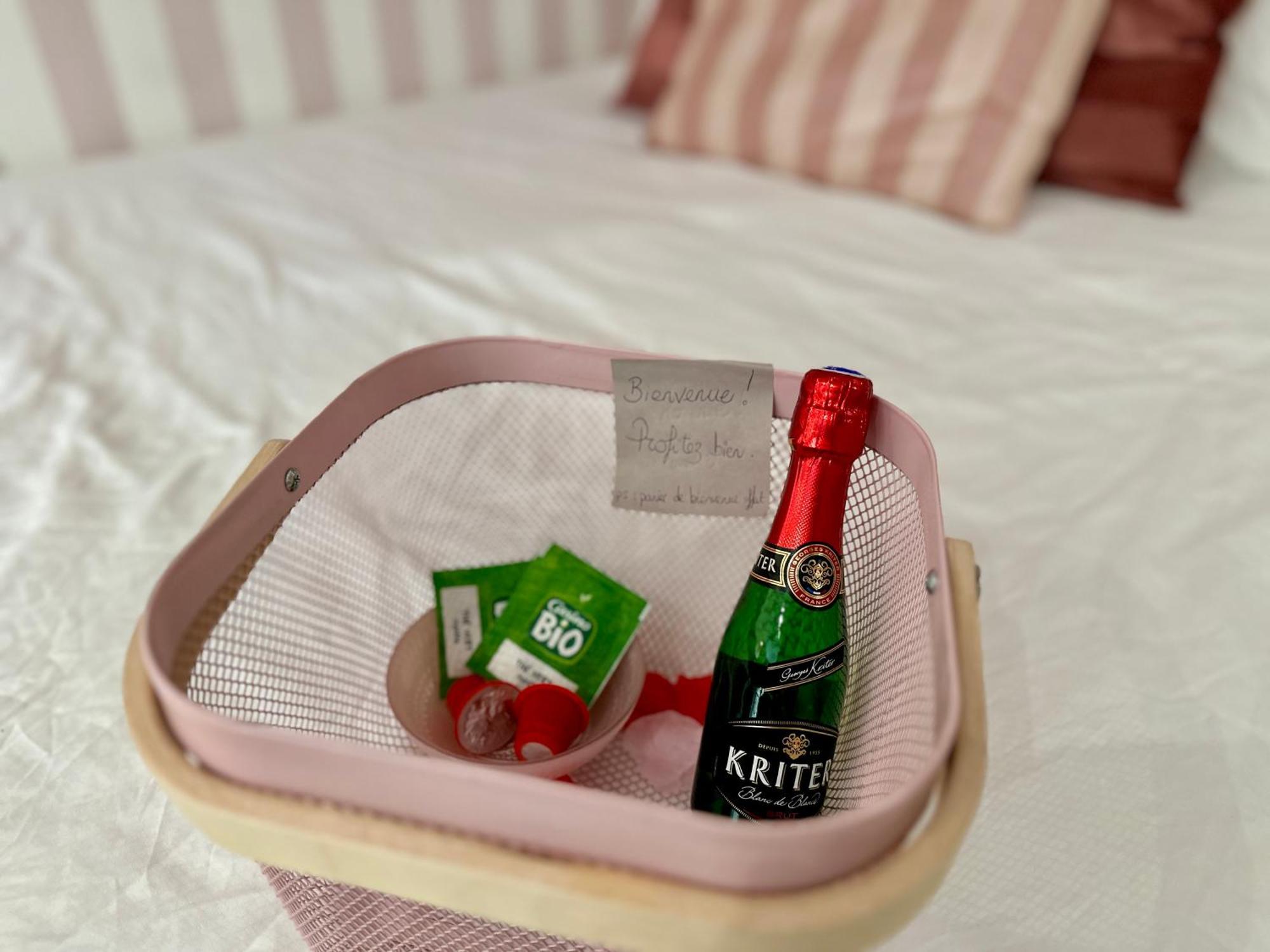Romantic Room - Balneo - Ciel Etoile - Free Wifi - Netflix - Hyper Centre Pézenas Buitenkant foto